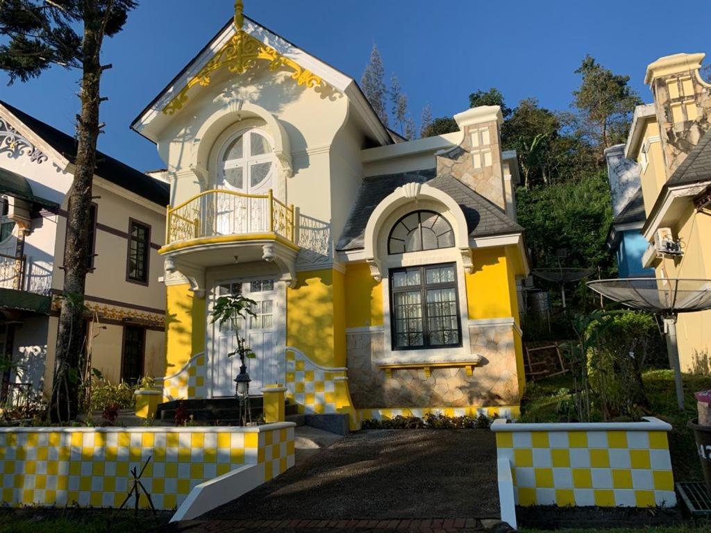 Villa Wubao Kota Bunga 3 Kamar Harga Budget Cinengangirang ภายนอก รูปภาพ