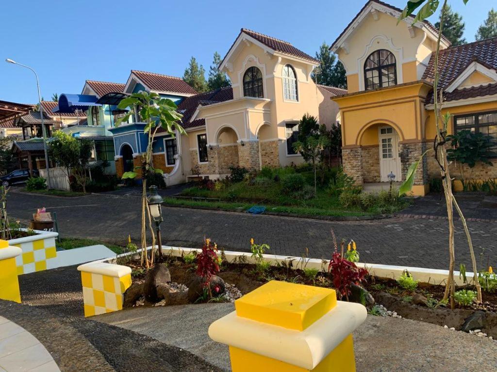 Villa Wubao Kota Bunga 3 Kamar Harga Budget Cinengangirang ภายนอก รูปภาพ